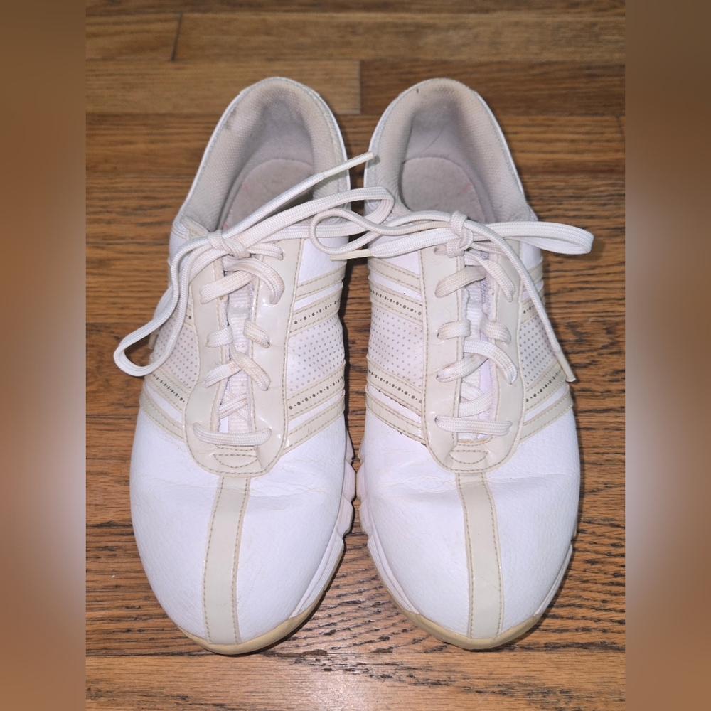 Nike Women's White and Cream Athletic Sneakers
